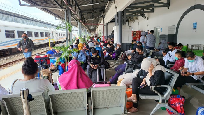 penumpang kereta nataru penumpang kereta nataru