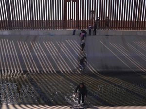 El Paso Texas Alami Lonjakan Migran, Capai 2.000 Orang Per Hari