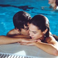 Wanita blasteran Inggris-Kolombia itu mulai membintangi film romantis saat dipasangkan dengan Riccardo Scamarcio di ‘Tre metri sopra il cielo’ pada 2004. Katy dikisahkan sebagai anak SMA dari keluarga kaya yang jatuh cinta dengan bad boy. Foto: IMDb