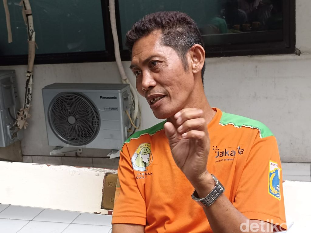 PJLP paruh baya berharap penundaan kebijakan pembatasan usia. (Tiara Aliya A/detikcom)