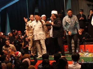 Saat Prabowo Bela Jokowi di Acara Cak Nun Terkait Stunting