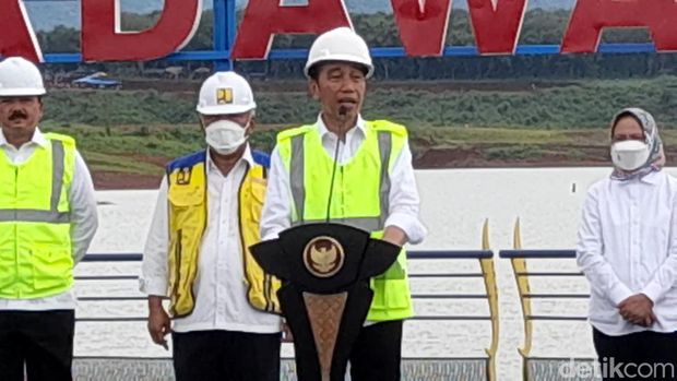 Presiden Joko Widodo resmikan Bendungan Sadawarna di Sumedang.