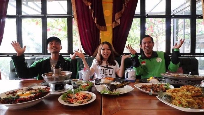 Reaksi driver ojol cicip makanan yang belum pernah dicoba