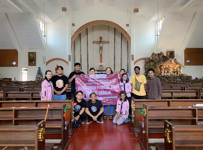 Relawan Ganjar Bersihkan Gereja hingga Bagikan Parsel Natal