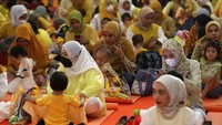 Ditemani rangkaian produk Zwitsal, kegiatan yang melibatkan 1.000 ibu secara offline maupun online ini mampu membantu menstimulasi sejumlah indera Si Kecil serta mendorong perkembangan otak dan intelegensianya.   