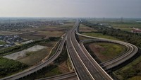 Pada September 2022, Presiden Jokowi meresmikan dua ruas jalan tol, yakni Cibitung-Cilincing (Jakarta Outer Ring Road/2) dan ruas Serpong-Balaraja Seksi 1A (JORR 3). Begini foto udara Tol Cibitung-Cilincing. Pradita Utama/Detikcom.