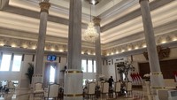Tak hanya jalan tol, Presiden Joko Widodo (Jokowi) juga meresmikan terminal VVIP Bandara Internasional I Gusti Ngurah Rai di Bali, Rabu (8/11/2022). Terminal VVIP yang diberi nama Kreta Bhawana Sanggraha ini bagian dari dukungan Kementerian PUPR untuk memudahkan penyambutan tamu-tamu negara pada penyelenggaraan Konferensi Tingkat Tinggi (KTT) G20 di Bali. I Made Lastri Karsiani Putri/detikcom.