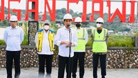 Tak hanya Semantok, Presiden Joko Widodo (Jokowi) meresmikan Bendungan Ciawi, Kabupaten Bogor, Jawa Barat pada Jumat (23/12/2022). Bendungan ini memiliki daya tampung hingga 6 juta m3 lebih yang diklaim untuk menanggulangi banjir Jakarta. Selain Bendungan Ciawi, Presiden juga meresmikan Bendungan Sukamahi yang terletak di Kabupaten Bogor, Jawa Barat. Laily Rachev/Biro Pers Sekretariat Presiden.