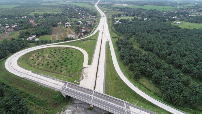 Pembangunan infrastruktur jadi salah satu program prioritas pemerintahan Jokowi di 2022. Sederet jalan tol dan bendungan diresmikan hingga akhir tahun ini.