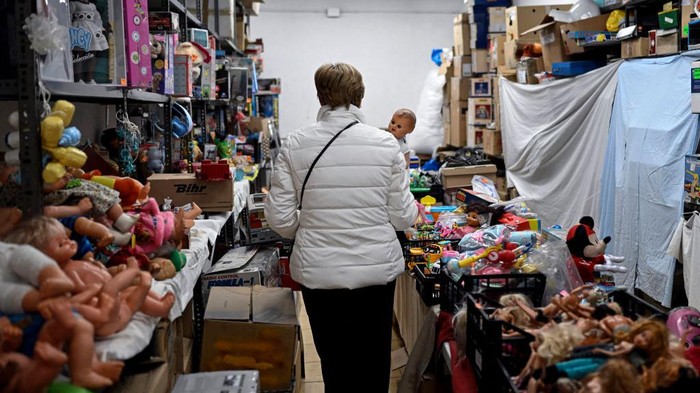 Antonio Martinez Rivas, 70 years old, fixes a 