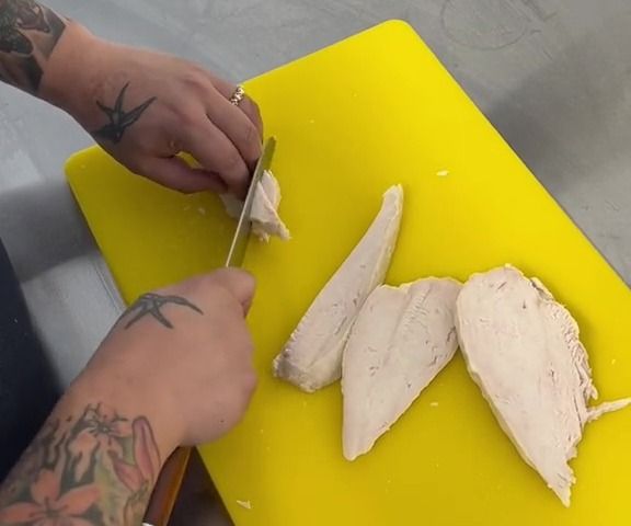 Sering Dituduh Pakai Ayam Palsu, Chef Restoran China Ini Beri Penjelasan
