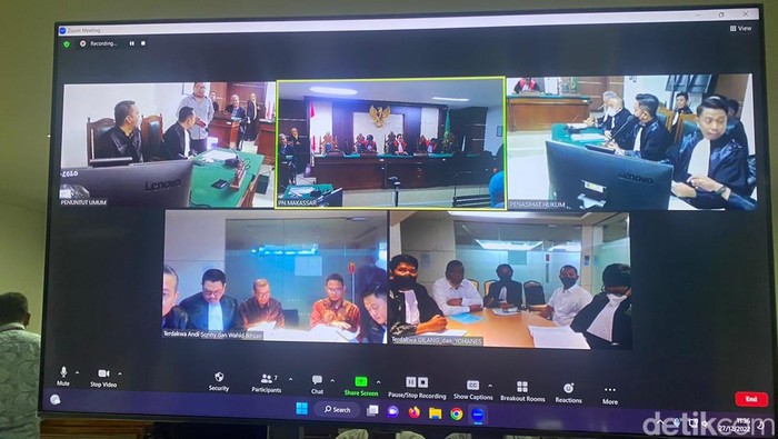Sidang kasus suap auditor BPK RI Gilang Gumilar Cs di PN Makassar.