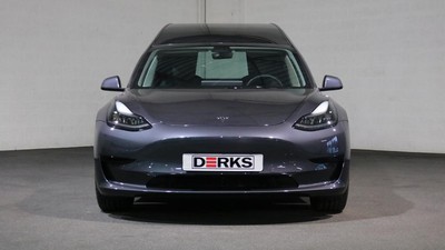Wujud Mobil Jenazah Tanpa Knalpot dari Tesla Model 3