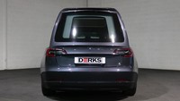 Buritan belakang Tesla Model 3 saat jadi mobil jenazah. Foto: Dok. Derks