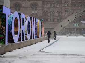 Toronto Diterjang Badai Musim Dingin, Jalanan Jadi Sepi