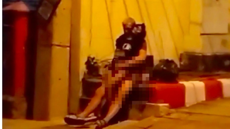 Turis beradegan seks di pinggir jalan Pattaya Turis beradegan seks di pinggir jalan Pattaya