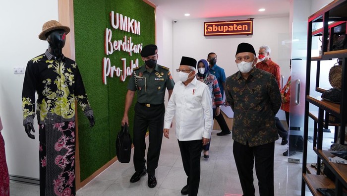 Wapres Maruf Amin saat peresmian serentak enam Pusat Layanan Usaha Terpadu Koperasi dan UMKM (PLUT KUMKM).