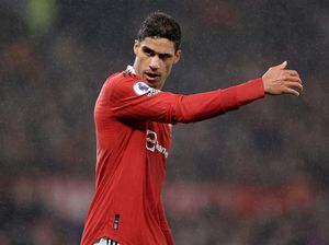 MU Siap Jual Raphael Varane