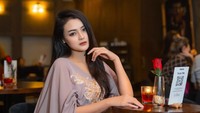 Adelia Zizi padahal sudah mengosongkan jadwal kerja sebulan penuh demi bisa beribadah bareng keluarga. (Foto: dok Instagram)