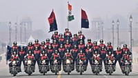 Tim sepeda motor BSF Seema Bhawani beratraksi di Jalur Kartavya, New Delhi, India, Selasa (27/12/2022).  