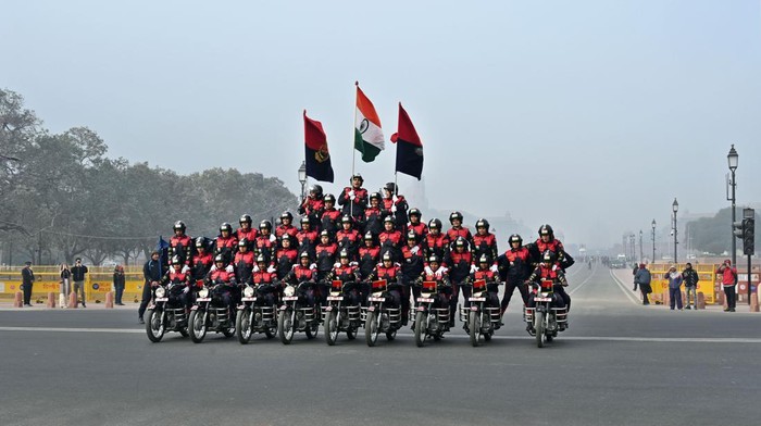 NEW DELHI, INDIA - DECEMBER 27: BSF's all-women daredevil motorcycle team Seema Bhawani attempts a Limca Book Record on the Kartavya Path on December 27, 2022 in New Delhi, India. BSF Seema Bhawani all-women daredevil motorcycle team was raised in the year 2016, and has some stunning performances to its credit including having displayed their skills twice on the occasion of Republic Day Parade at Rajpath, New Delhi in 2018 and 2022. (Photo by Sanjeev Verma/Hindustan Times via Getty Images)