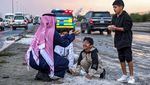 Badai Musim Dingin Melanda Kuwait, Warga Malah Kegirangan Main Salju