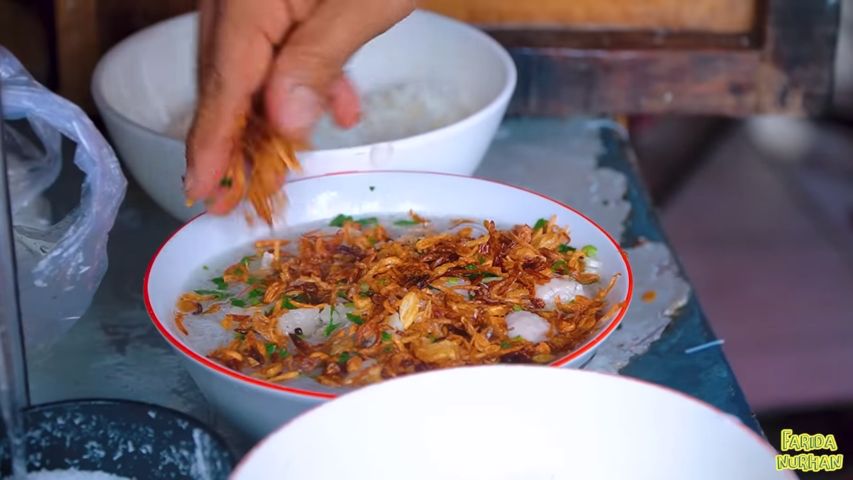 Bakso Akim viral karena menggunakan bawang goreng melimpah