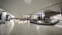 Bandara Internasional Buffalo Niagara ditutup akibat cuaca buruk musim dingin.  