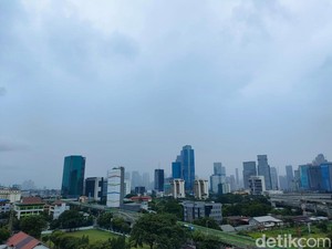 Peran Tabur Garam di Balik Malam Tahun Baru Jakarta Tanpa Hujan