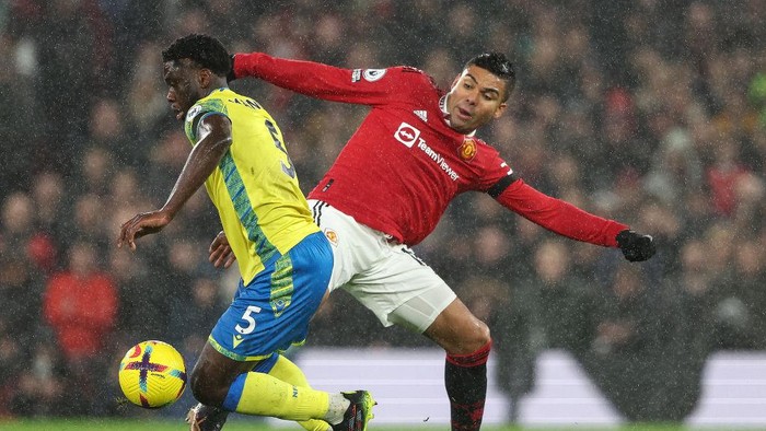 MANCHESTER, ENGLAND - DECEMBER 27: Orel Mangala of Nottingham Forest under pressure from Casemiro of Manchester United during the Premier League match between Manchester United and Nottingham Forest at Old Trafford on December 27, 2022 in Manchester, United Kingdom. (Photo by Matthew Ashton - AMA/Getty Images)