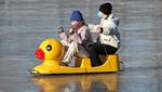 Saat Danau Beku di China Jadi Tempat Wisata Dadakan