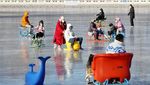 Saat Danau Beku di China Jadi Tempat Wisata Dadakan