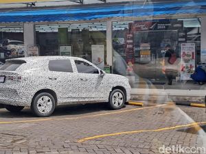 Mobil Misterius Diduga Wuling Alvez Diuji di Tol Cikampek