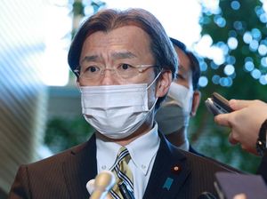 Dikecam Publik, Menteri Jepang Kenya Akiba Mundur