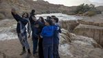 Banjir Bandang di Gurun Negev Israel Jadi Tontonan Warga