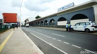 Halte Stasiun Jatinegara kembali beroperasi setelah selesai direvitalisasi, Rabu (28/12/2022).