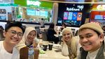 Keseruan Indra Bekti saat Kulineran bareng Keluarga di Bali