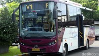 Pelanggan harus melakukan pemesanan bangku lebih dulu melalui aplikasi Tijeku untuk keberangkatan H-1, paling lambat jam 22.00 WIB. Sedangkan untuk arah kepulangan, pelanggan bisa melakukan pemesanan pada hari H, paling lambat jam 10:00 WIB.