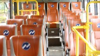 Suasana bus Royaltrans di Jakarta, Rabu (28/12/2022) yang merupakan layanan bus tarif premium dengan berbagai fasilitas.