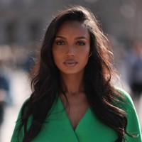 Jasmine Tookes merupakan model asal Amerika Serikat yang memulai karier di dunia modeling sejak usia 15 tahun. Foto: Getty Images/Jeremy Moeller