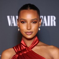 Sebelum jadi model, wanita yang tinggal di California ini aktif sebagai pesenam selama 10 tahun. Dia juga seorang atlet voli dan softball. Foto: Getty Images for The Red Sea Int/Daniele Venturelli