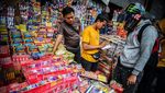 Jelang Tahun Baru, Pedagang Kembang Api Mulai Menjamur