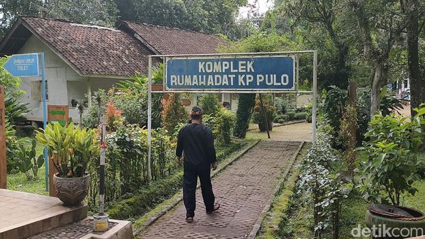 Kampung Pulo di Desa Cangkuang, Garut