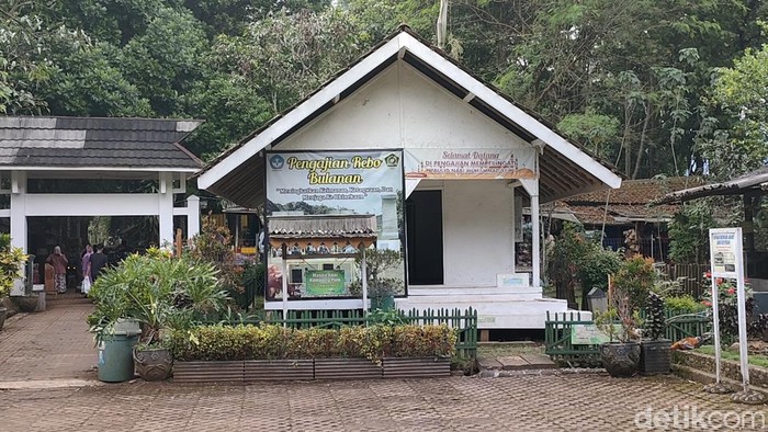 Kampung Pulo di Desa Cangkuang, Garut
