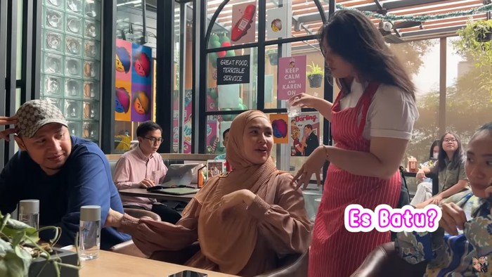 Kartika Putri ke Karen's Diner