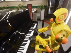 Keren! Banget! Robot Ini Bisa Main Piano