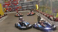 Jangan lupa untuk coba Formula Kart, dengan track panjang memutar dan penuh dengan belokan. Menjadikan wahana ini bak arena balap yang sangat menantang, kamu bisa menyalip lawan balapmu dengan kecepatan mencapai 11.000/RPM melewati tikungan tajam. Pastinya akan membuat kamu tidak cukup untuk sekali bermain dan menjadi yang pertama finish di garis terakhir.  