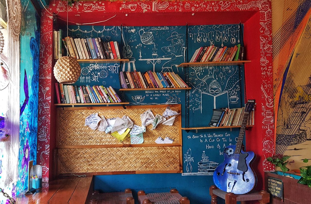 Ilustrasi kombinasi warna cat rumah.