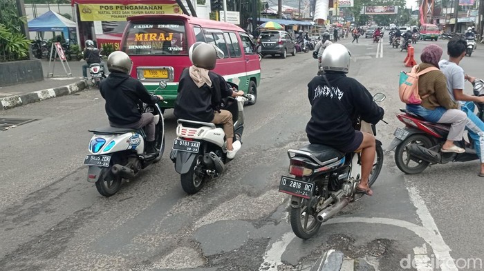 Kondisi jalan di Kota Bandung yang masih berlubang.