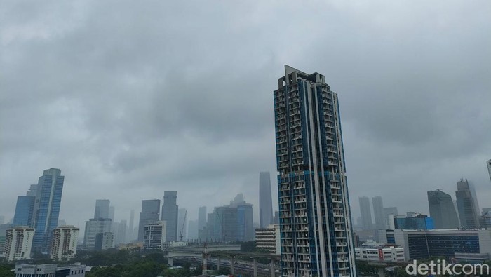 Kondisi langit di Jakarta saat ada prediksi cuaca ekstrem (Tim detikcom)